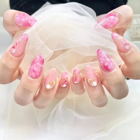 ピンクのフラワーシアーネイル｜フラワー、パーツ・3D、シアー・透け感、ピンク、可愛い、ブライダル