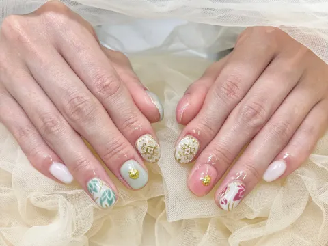 マルチカラーの春フラワー&リーフ｜ワンカラー、フラワー、グラデーション、ベージュ、ホワイト、ピンク、イエロー、ブルー、上品・大人、可愛い