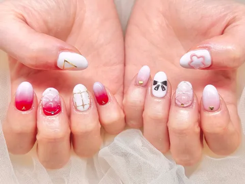白ベースのキュートミックスアート｜グラデーション、ドット、チェック、ホワイト、ピンク、レッド、可愛い、個性的
