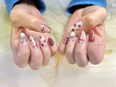ホワイト×レッドのチェック&ハート｜チェック、ハート、グラデーション、ホワイト、レッド、ピンク、可愛い、上品・大人