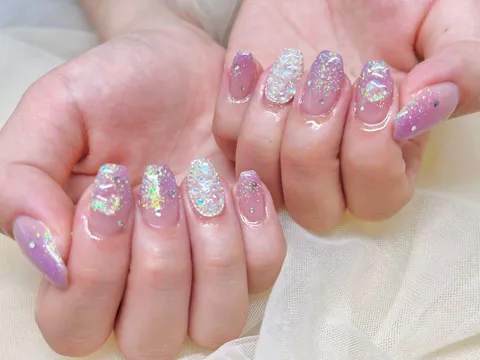くすみピンクのグリッターフレンチ｜ラメ・グリッター、フレンチ、ピンク、上品・大人、可愛い