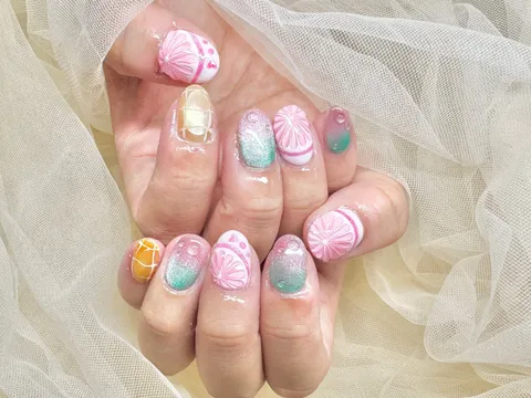 ピンク系のフラワーネイル｜フラワー、ニュアンス、ピンク、イエロー、グリーン、可愛い、個性的