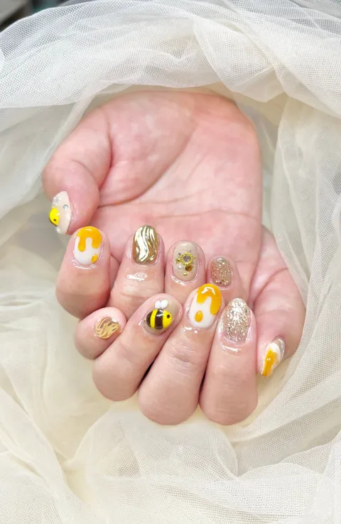 イエローフラワーグラデーション｜グラデーション、フラワー、イエロー、ホワイト、ゴールド、可愛い、華やか・派手