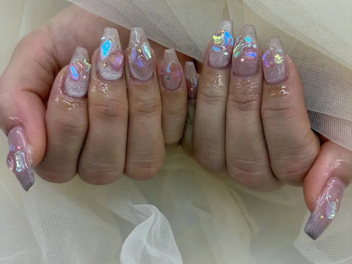 ピンパープルオーロラ｜キラキラネイル・シェルネイル・ビジューネイル・パーティーネイル