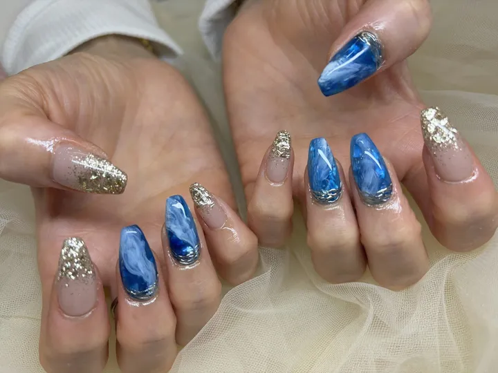 ブルーマーブルゴールドラメ｜大理石風ネイル・キラキラネイル・ニュアンスネイル・夏ネイル