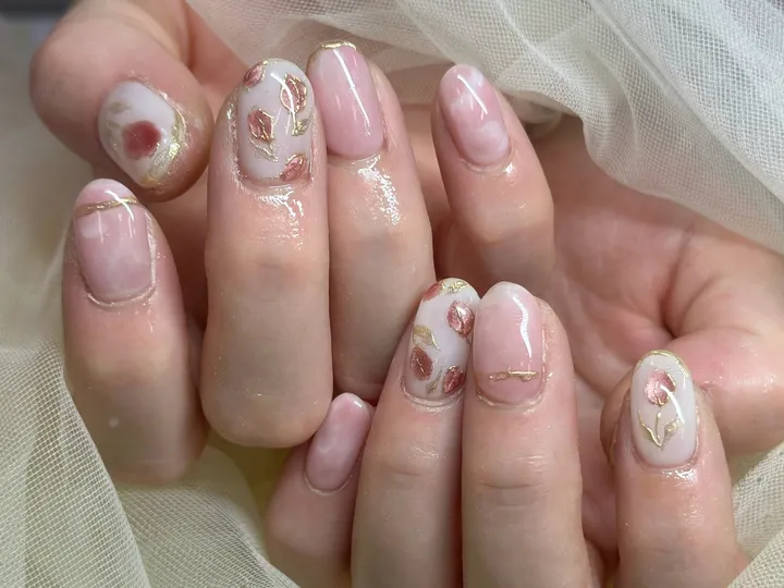 ピンクフラワーゴールドミックス｜フラワーネイル・ニュアンスネイル・ガーリーネイル・春ネイル