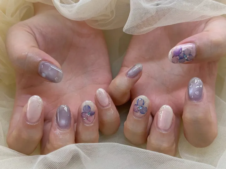 パープルフラワービジュー｜フラワーネイル・ニュアンスネイル・ビジューネイル・春ネイル