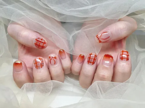オレンジ系のチェック＆フレンチネイル｜チェック、フレンチ、オレンジ、ホワイト、可愛い
