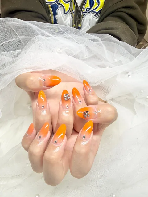 オレンジベージュのグラデーション｜グラデーション、ラメ・グリッター、ビジュー・ストーン、オレンジ、ベージュ、可愛い、華やか・派手