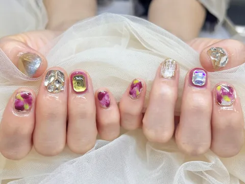 ピンクベースのフラワーミラーネイル｜フラワー、ミラー・クローム、シェル、ピンク、ゴールド、パープル、上品・大人、個性的