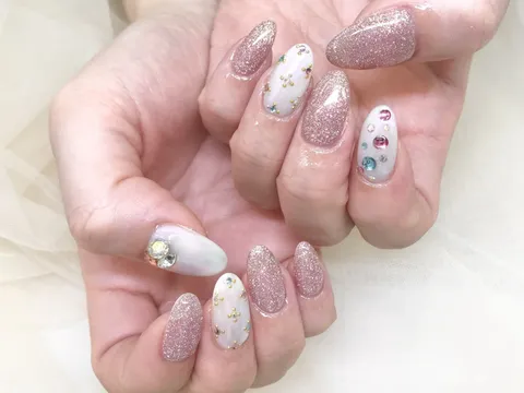ベージュグリッターの花柄ミックス｜ラメ・グリッター、フラワー、ベージュ、ホワイト、上品・大人、可愛い