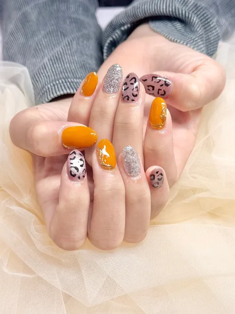 オレンジのワンカラー×レオパード｜ワンカラー、ラメ・グリッター、レオパード、オレンジ、ベージュ、ピンク、可愛い、個性的