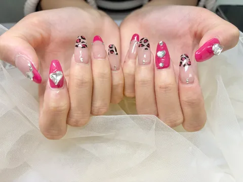 ピンクのハート×レオパード｜ワンカラー、レオパード、ハート、ミラー・クローム、ピンク、ホワイト、可愛い、個性的