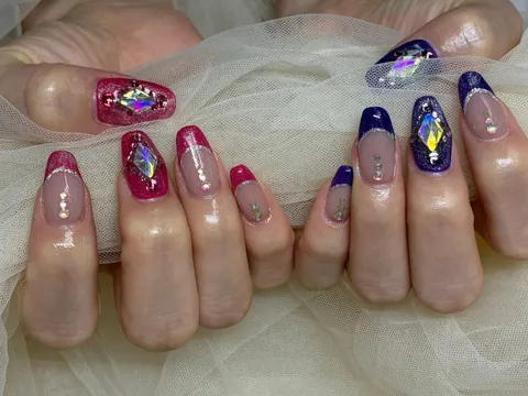 ボルドー&ネイビーのグラデーション×ラメ｜グラデーション、ラメ・グリッター、ニュアンス、ボルドー、ネイビー、ベージュ、上品・大人、可愛い