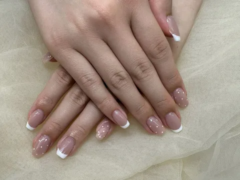 くすみピンクのドットフレンチ｜フレンチ、ドット、ピンク、上品・大人