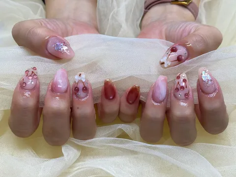 ピンク×レッドのグラデーション&ハート｜グラデーション、ラメ・グリッター、ドット、ピンク、レッド、クリア、可愛い、上品・大人