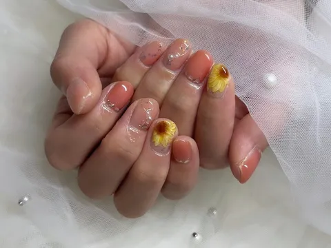 ベージュピンクのひまわりフラワー｜フラワー、ワンカラー、ベージュ、ピンク、イエロー、レッド、可愛い、上品・大人