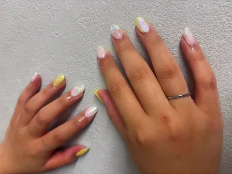 ピンク×イエローのフレンチ｜フレンチ、ピンク、イエロー、可愛い