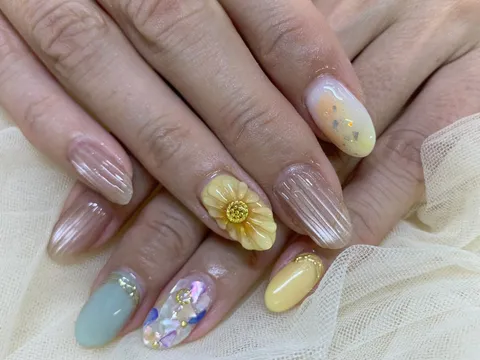 イエローの押し花とベージュのワンカラー｜押し花、ワンカラー、フラワー、ベージュ、イエロー、グレー・グレージュ、パープル、可愛い、上品・大人
