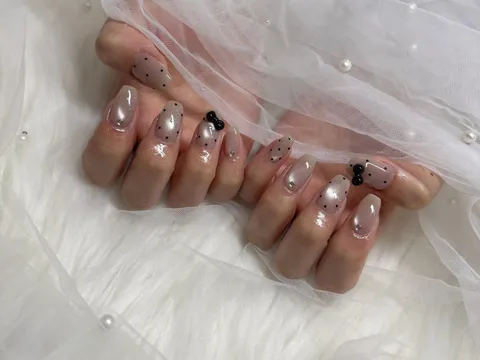 ベージュのドット×ラメ｜ドット、ラメ・グリッター、ベージュ、ブラック、上品・大人、可愛い