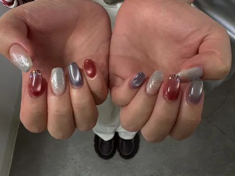ボルドー×シルバーのグラデーション｜グラデーション、ミラー・クローム、マグネット、レッド、シルバー、グレー・グレージュ、上品・大人