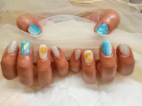 ベージュの天気アートネイル｜ワンカラー、アート・イラスト、ベージュ、ブルー、イエロー、可愛い