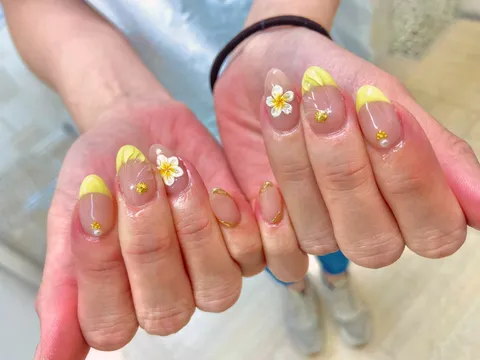 クリアピンク×黄色グラデーション小花｜グラデーション、フラワー、ビジュー・ストーン、ピンク、イエロー、可愛い