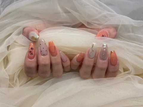 ピンク系ドットのニュアンスネイル｜ワンカラー、ドット、ピンク、ベージュ、オレンジ、上品・大人、ブライダル
