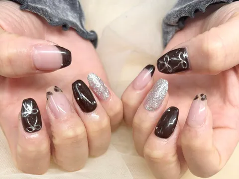 ピンク×ブラックのミラーアート｜ワンカラー、ミラー・クローム、ラメ・グリッター、ピンク、ブラック、シルバー、上品・大人、シンプル