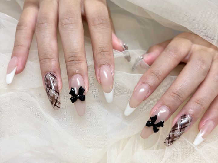 色フレンチ：カラー選びと肌トーン別アレンジのイメージ