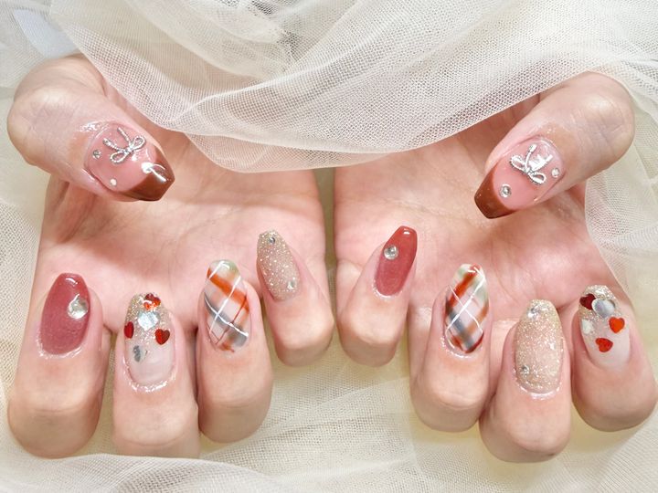 質感で遊ぶフレンチ（マット・グロス・ニュアンス）のイメージ