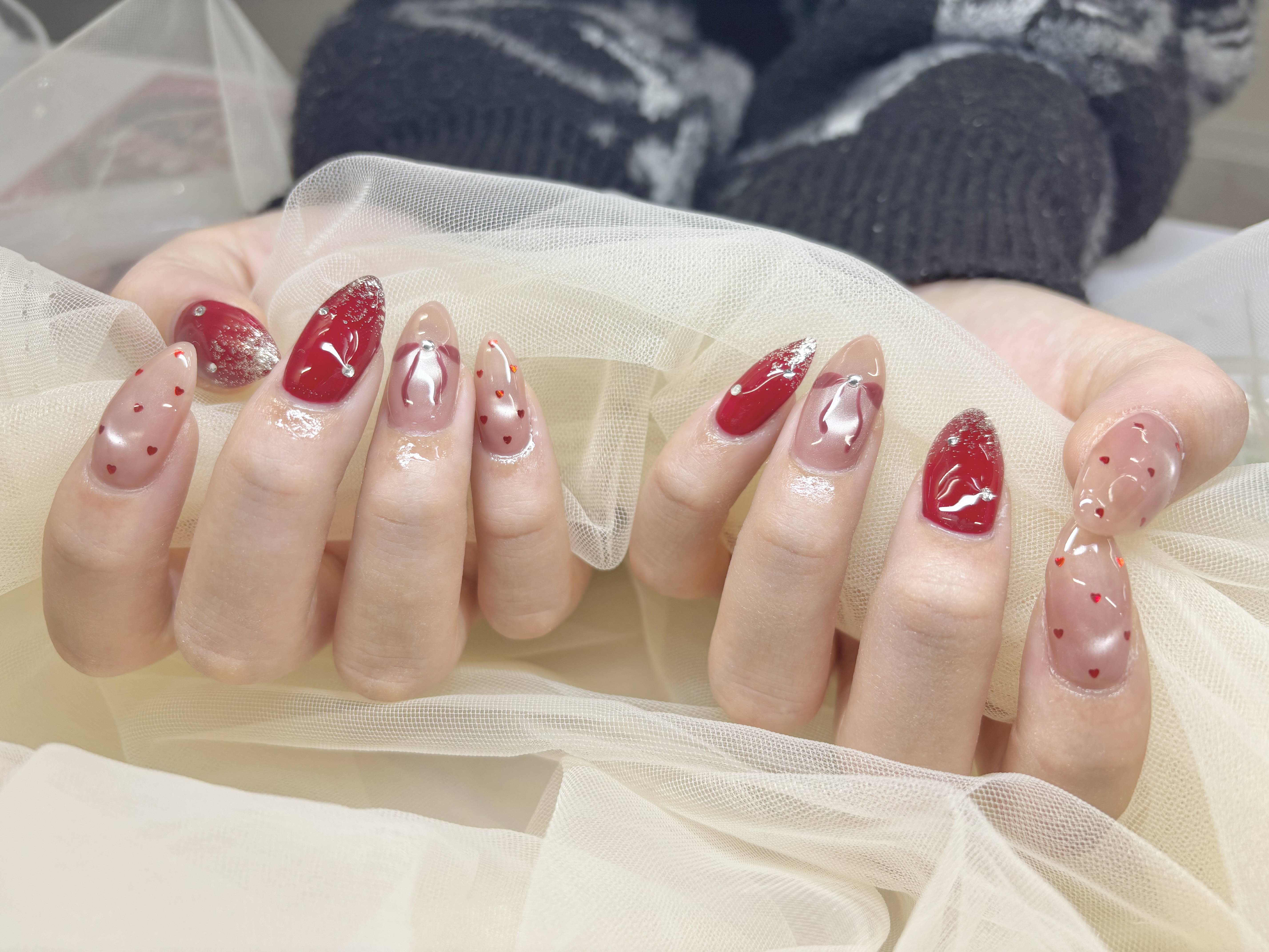 春色選びの新ルール｜従来のビビッドパステルから『くすみパステル』へのイメージ