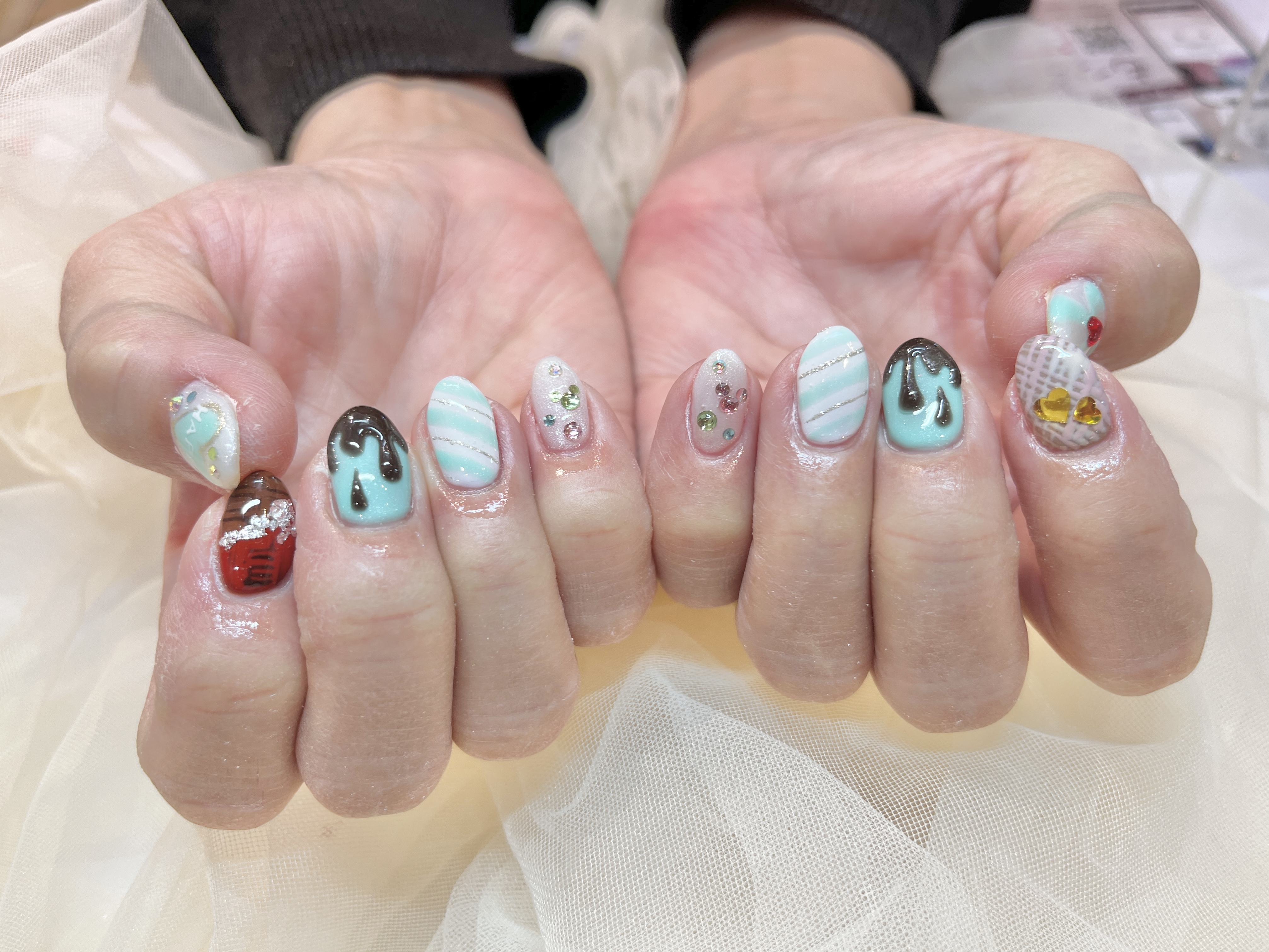 短い爪こそ映える｜ショートネイルで春トレンドを表現するコツのイメージ