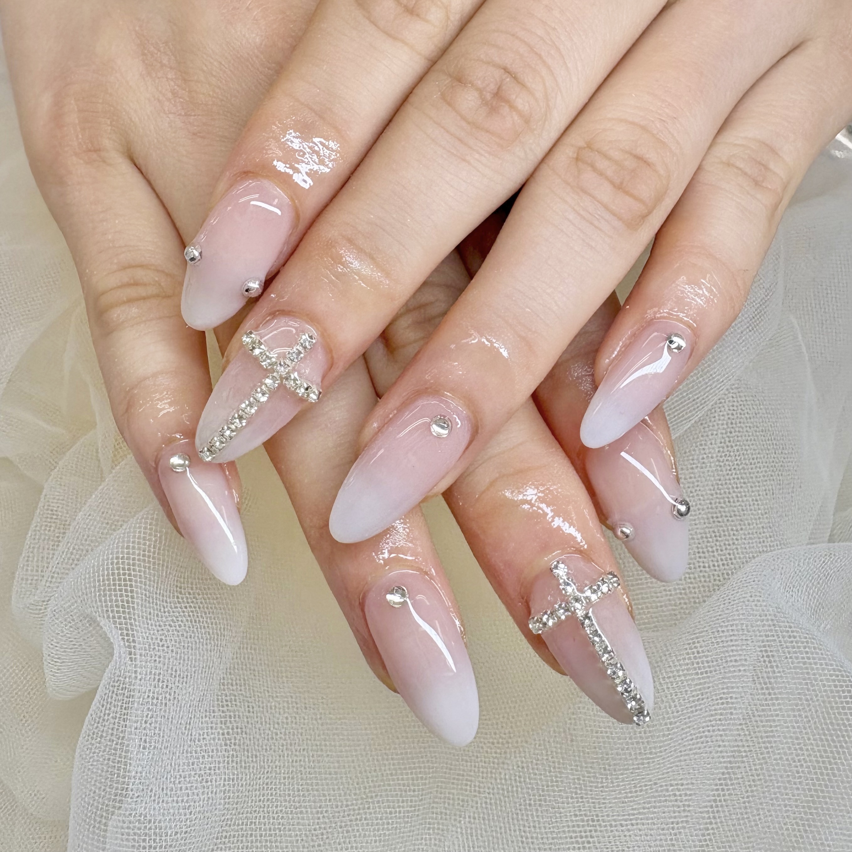 季節別ワンホンネイルのカラーバリエーションのイメージ