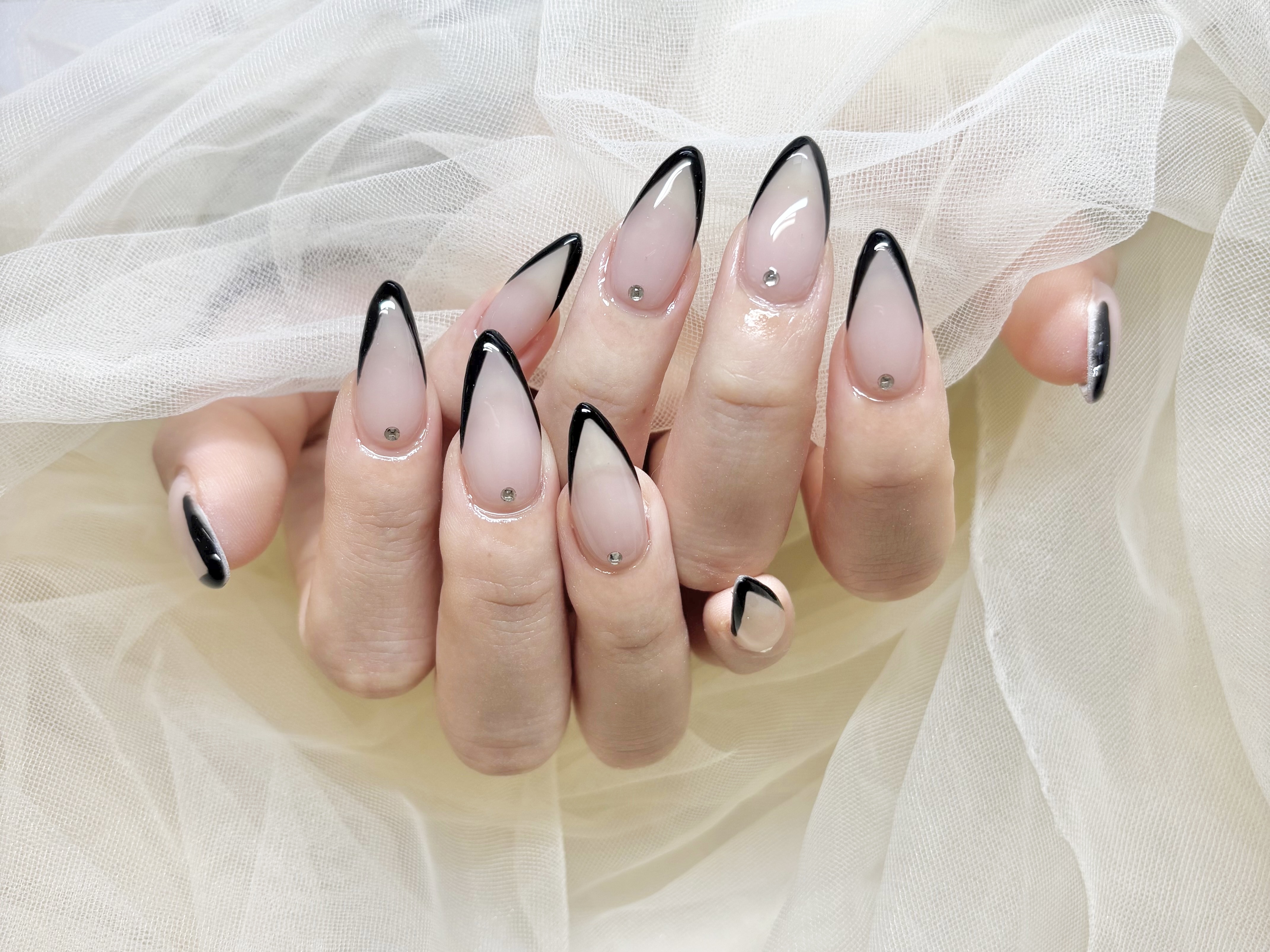 セルフで実現する春ネイル5選｜大人の魅力を引き出すデザインのイメージ