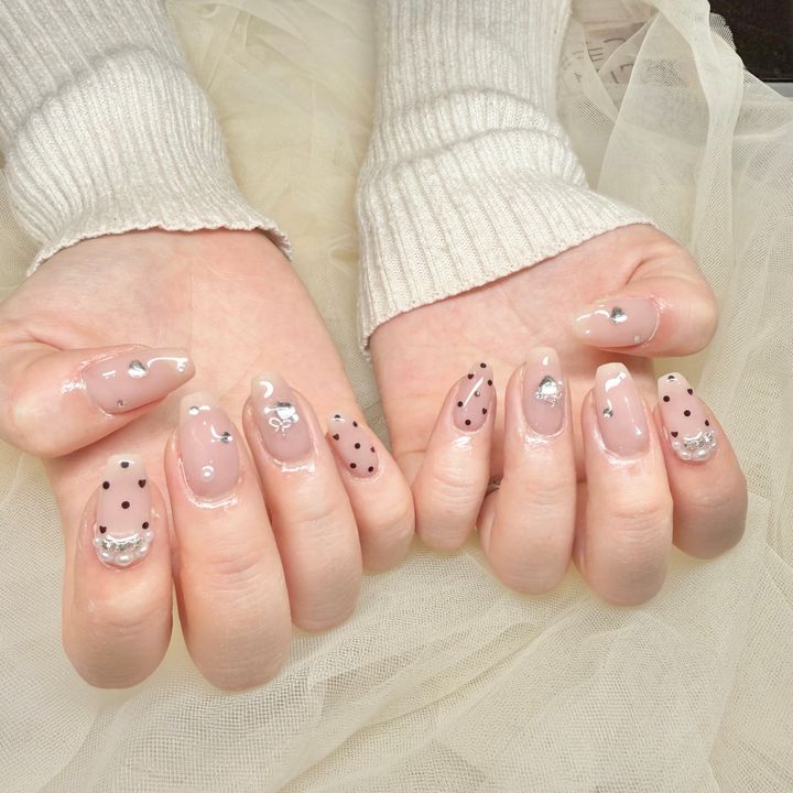 大人女性が避けるべきネイルNGパターンのイメージ