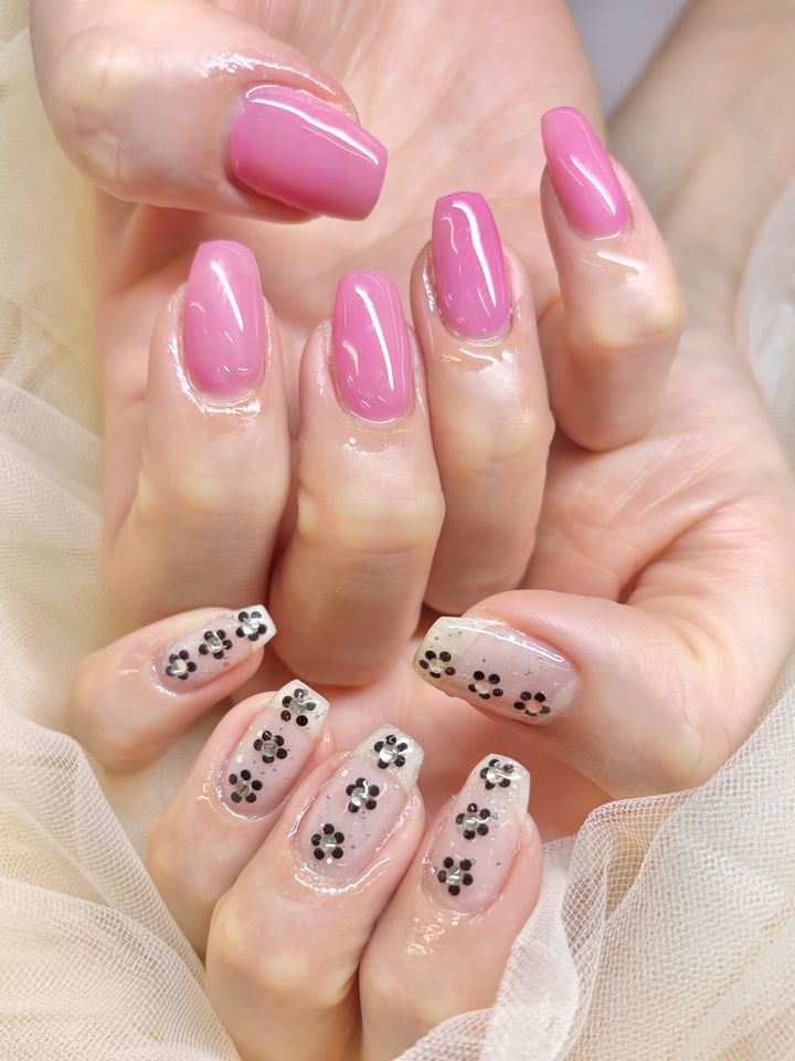 透明感フラワーネイルの技法別難易度ガイドのイメージ