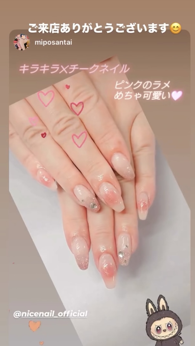 NICENAILのお客様施術 キラキラチークネイル