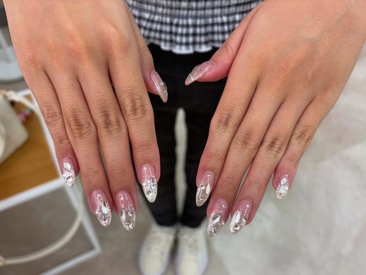 NICENAILのお客様施術 ピンク×ホワイトのグラデーション&フラワー