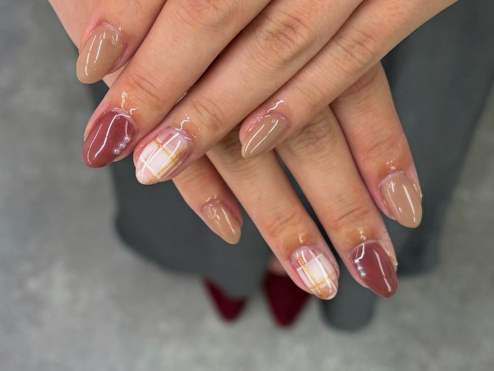 NICENAILのお客様施術 ベージュ×ボルドーのグラデーション