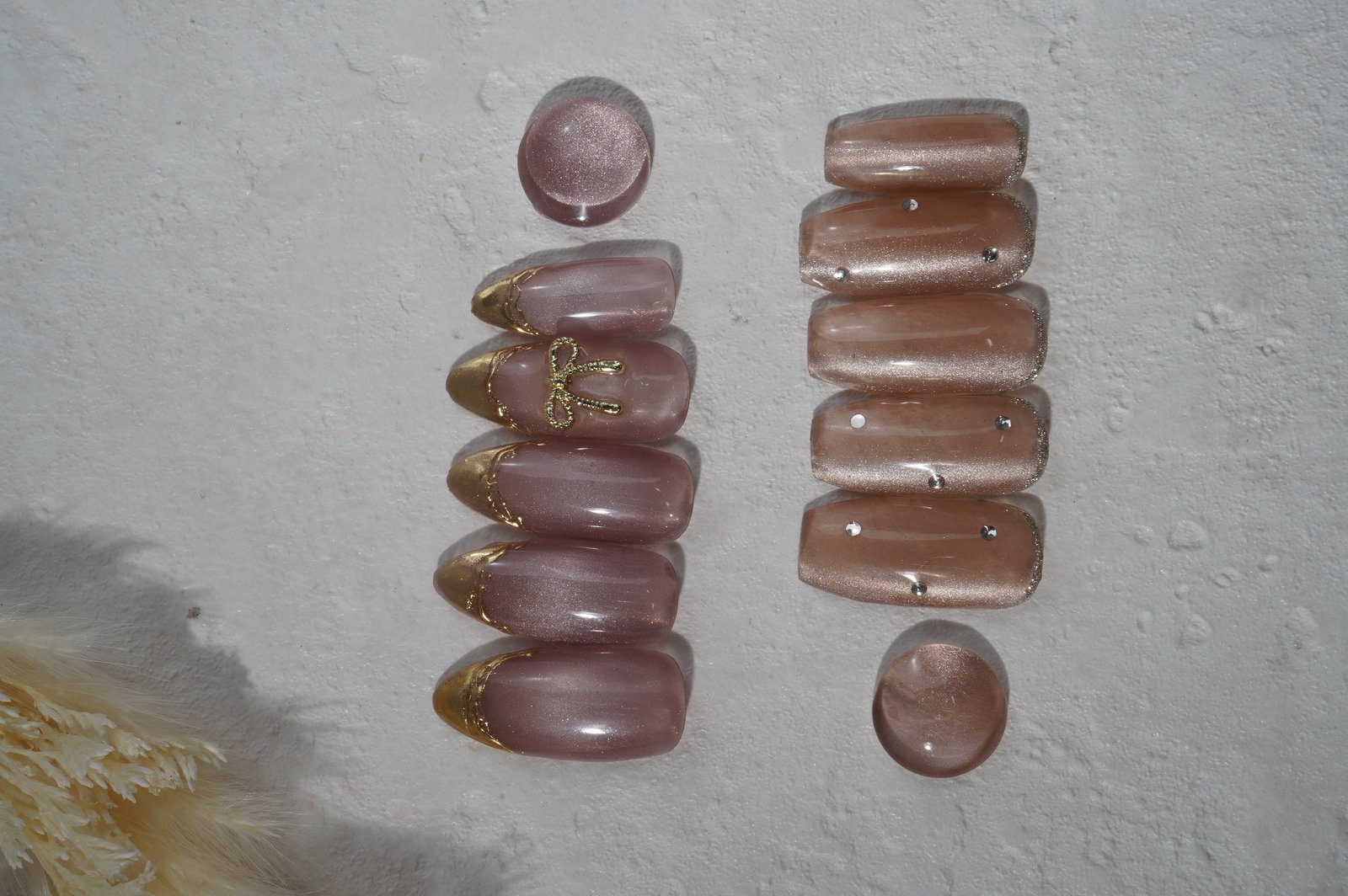 NICENAILのお客様施術 ベージュブラウンのゴールドライン