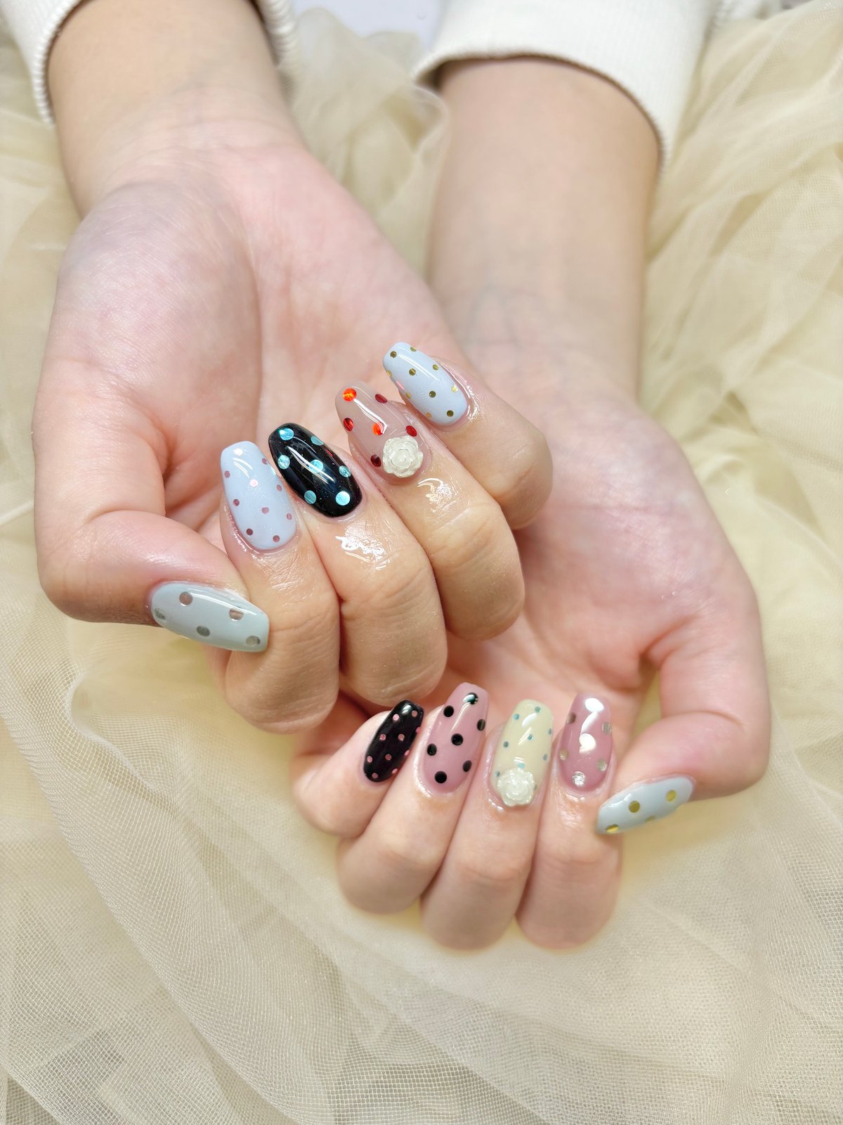 NICENAILのお客様施術 ドット柄マルチカラーネイル