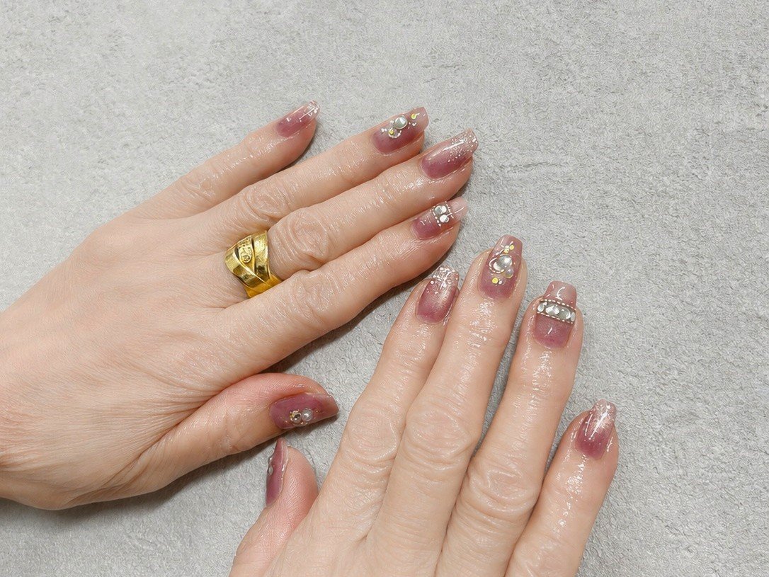 NICENAILのお客様施術 ベージュピンクのグラデーション＆ラメ