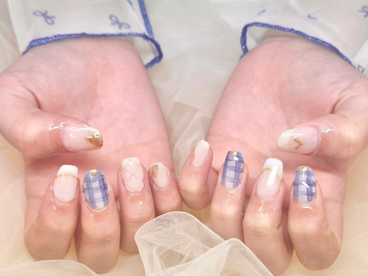 NICENAILのお客様施術 ベージュピンクの紺チェック