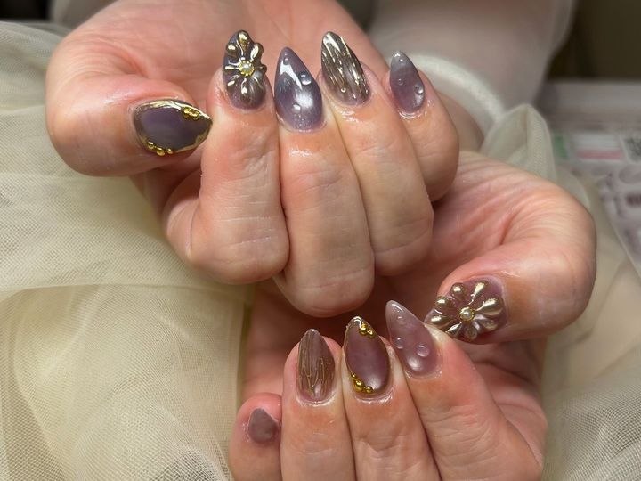 NICENAILのお客様施術 グレージュ×ボルドーのニュアンスミラー