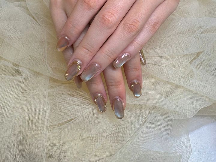 NICENAILのお客様施術 ベージュピンクのフレンチラメ