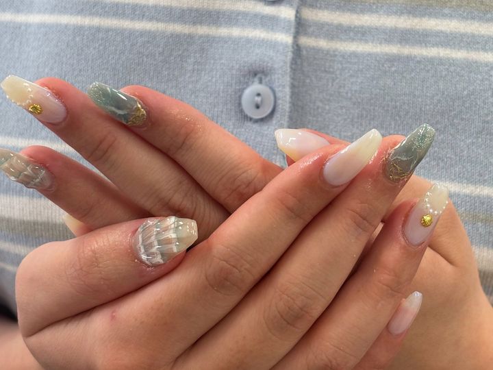 NICENAILのお客様施術 ベージュピンクのミラーグラデーション