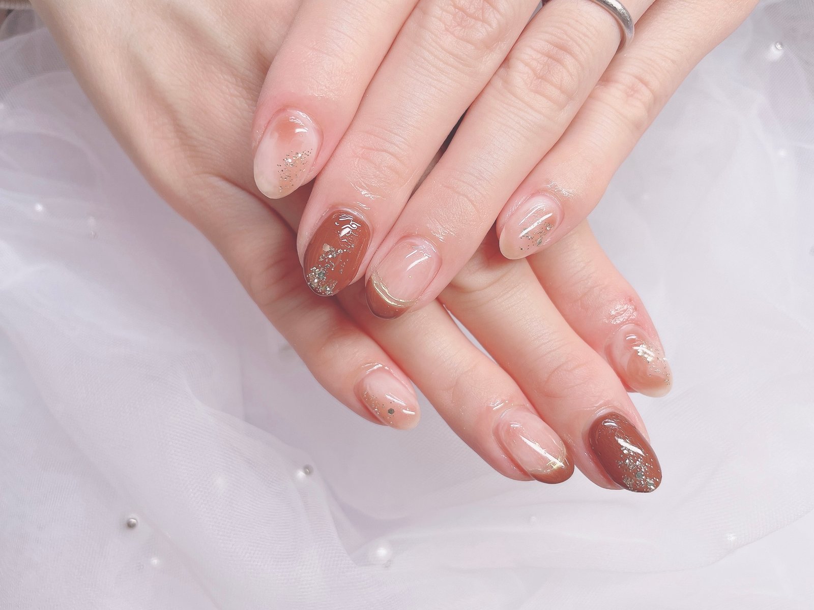 NICENAILのお客様施術 ベージュピンクのグラデーションラメ