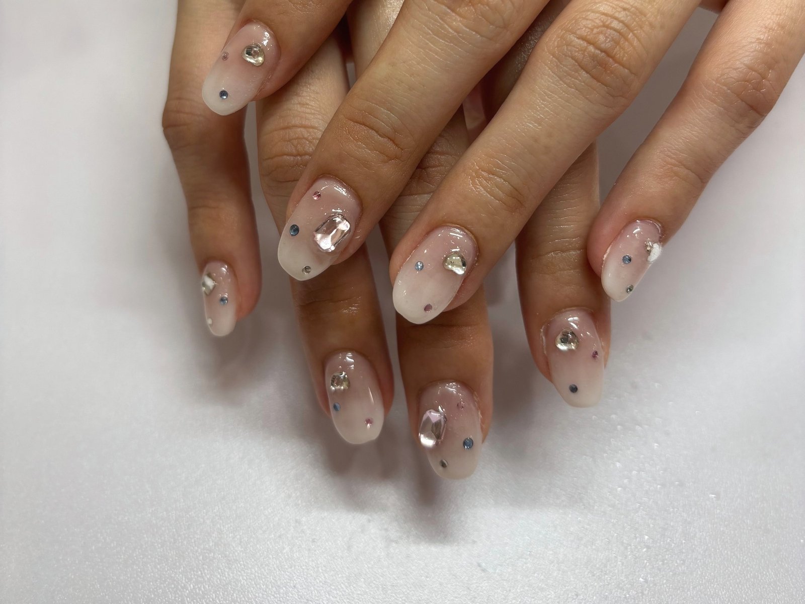 NICENAILのお客様施術 ベージュピンクのニュアンスラメ