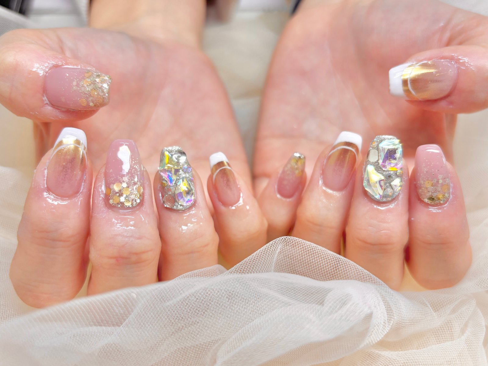 NICENAILのお客様施術 くすみピンクのゴールドラメフレンチ